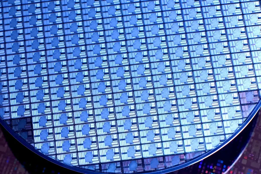 Visual showing why sensor resolution matters in vibration control and high-precision motion systems.